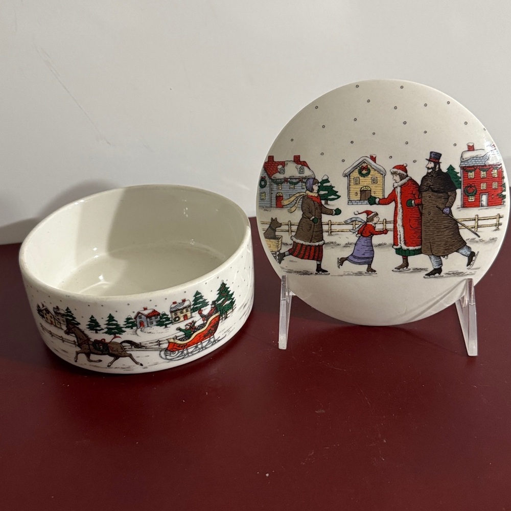 Vintage Studio Nova Christmas Trinket Box /Skaters & Sleigh Ride